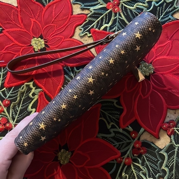 Brand New Michael Kors Phone Case Wristlet Zip Pockets Wallet Brown Gold Stars - Picture 9 of 15